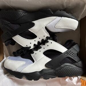 Nike Huarache Black and White